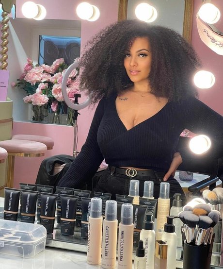 Ines Curly onlyfans free content