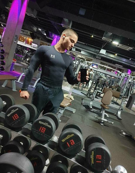 youngmusclegrowingboy onlyfans leaks.