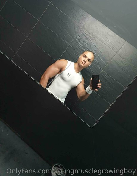 youngmusclegrowingboy onlyfans public photos