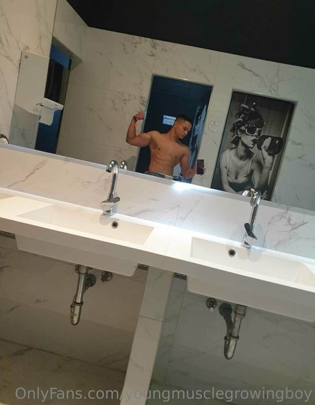 youngmusclegrowingboy only fans photos