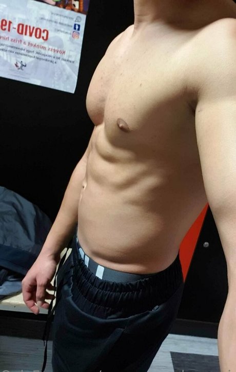 youngmusclegrowingboy onlyfans desnuda