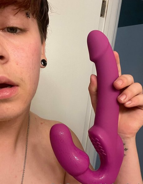 blo0d r0ach onlyfans naked