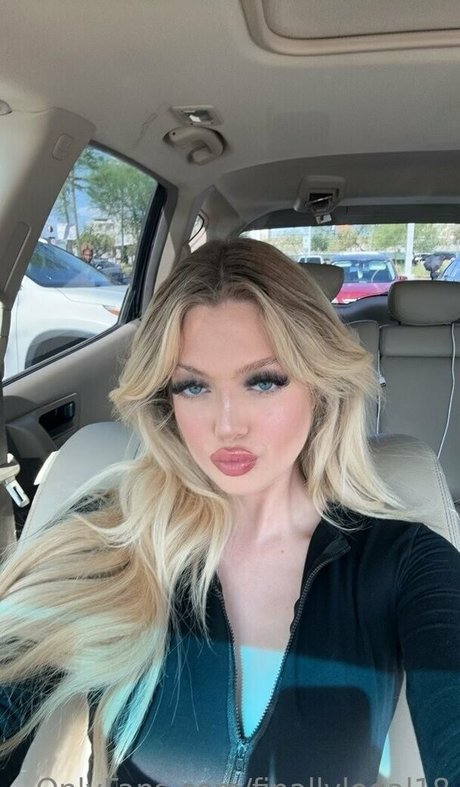 finallylegal18 onlyfans model images