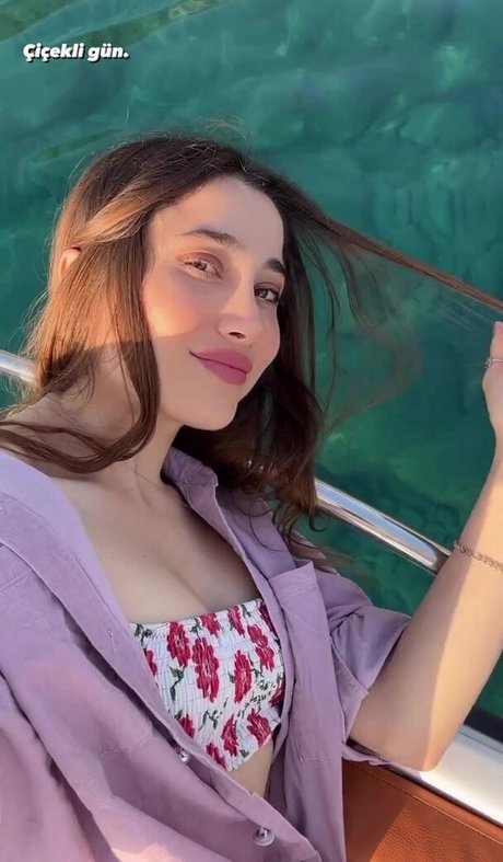 Merve Elmas feet onlyfans