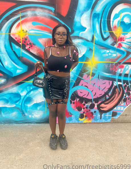 freebigtits6999 onlyfans model