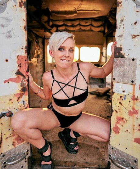 Caitlin V Neal strip onlyfans