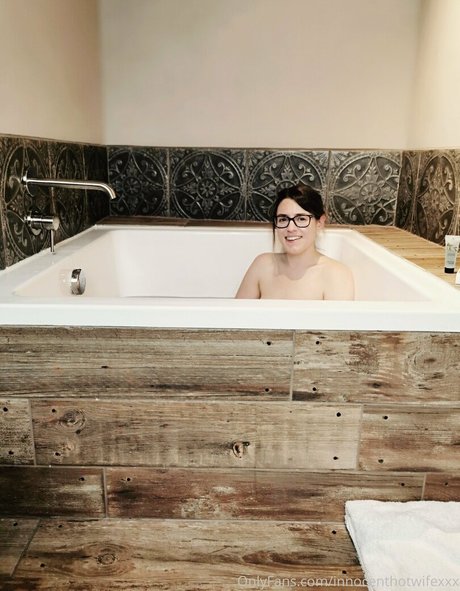 Innocenthotwifexxx onlyfans leaks nudes