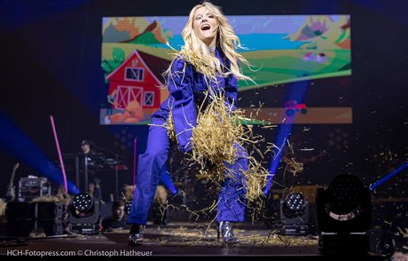 Melissa Naschenweng onlyfans posts