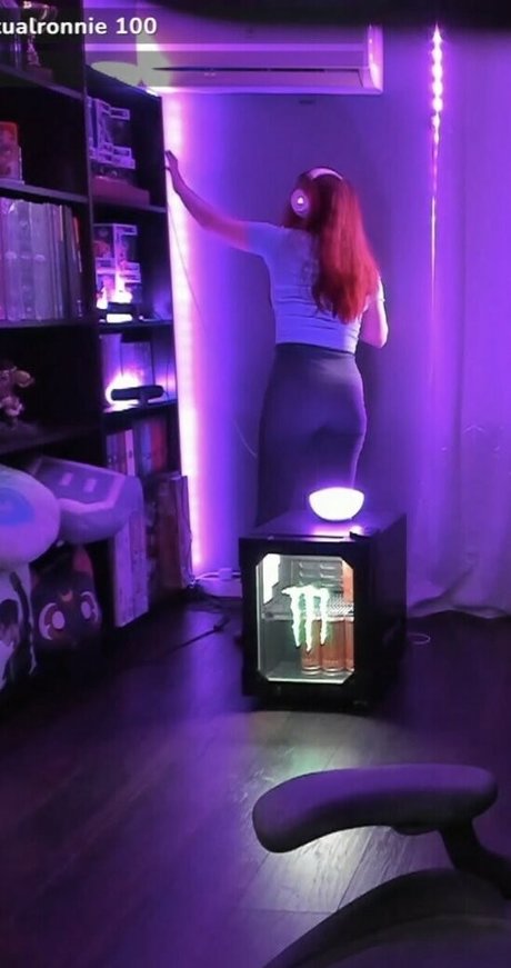 AnnieFuchsia onlyfans leak naked