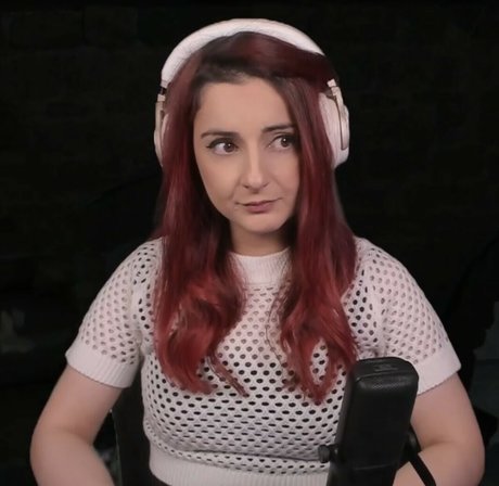 AnnieFuchsia onlyfans leaked pics