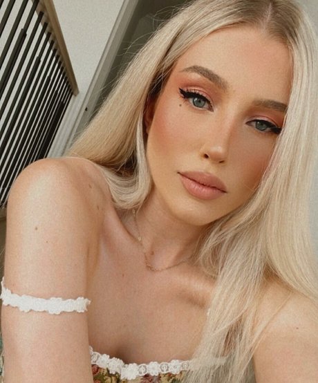 Emerome only fans photos