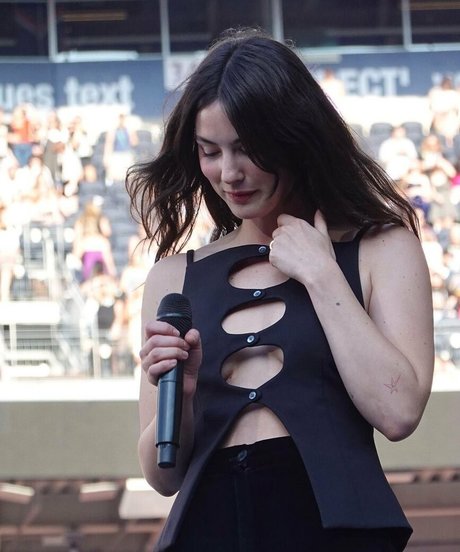 Gracie Abrams nude porn onlyfans