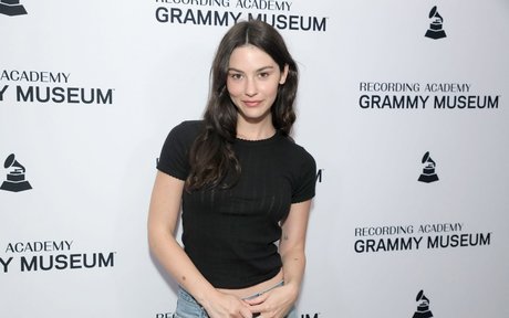 Gracie Abrams leaked onlyfans sex tape