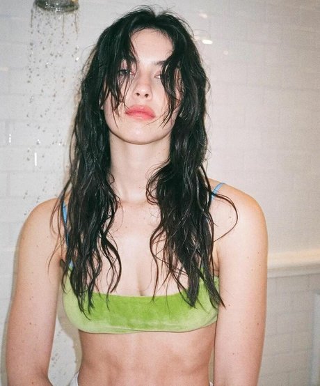 Gracie Abrams sexy onlyfans