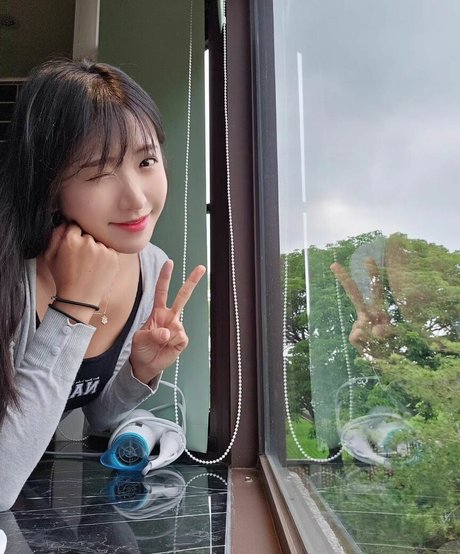 jinnytty onlyfans striptease