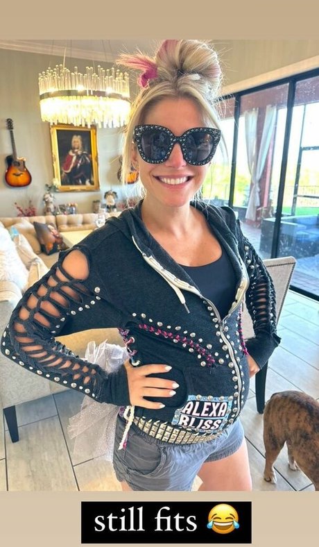 Alexa Bliss onlyfans strip