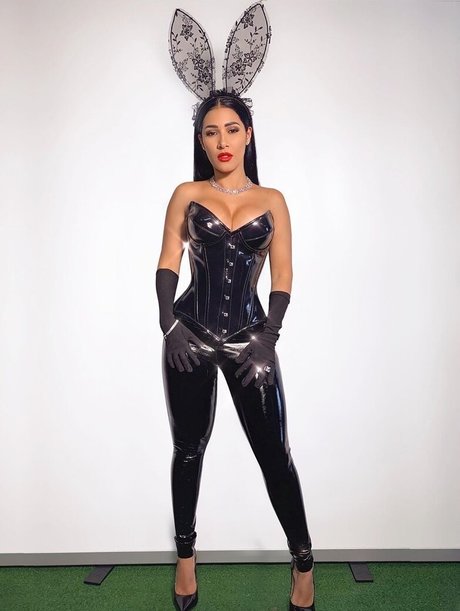 Simaria onlyfans striptease