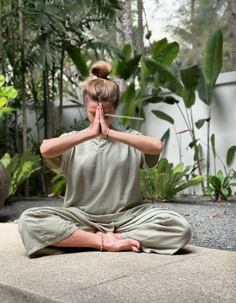 nicoleevien onlyfans xx