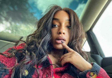 Lily Starfire onlyfans lean