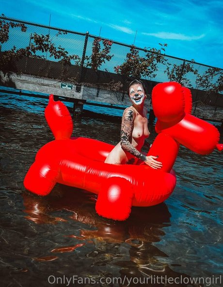 yourlittleclowngirl onlyfans leaked tits