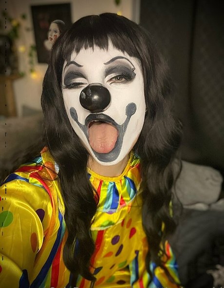 yourlittleclowngirl Profile pic