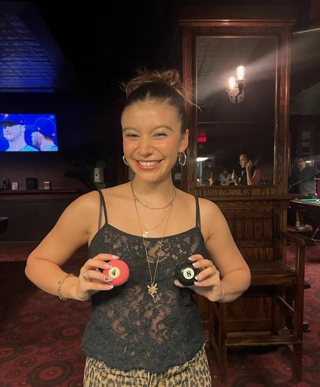 Genevieve Hannelius onlyfans strip tease