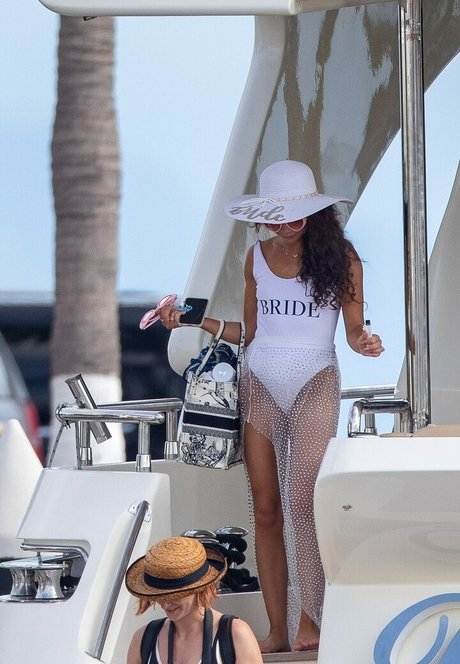 Sarah Hyland nudes only fans