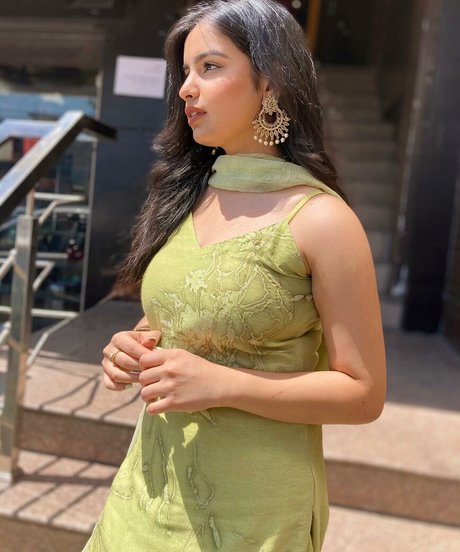 Aarushi Abrol onlyfans pictures