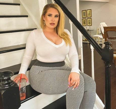 Sophie Turner is on onlyfans