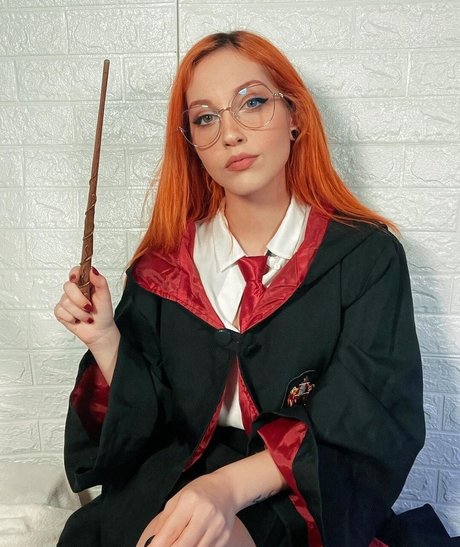 Mona Schon Profile pic