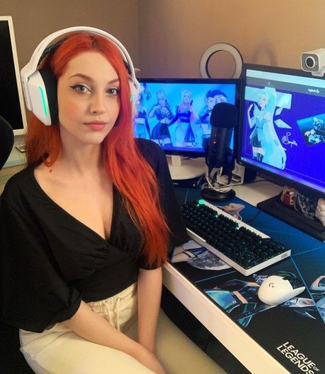 Mona Schon naked onlyfans leaked