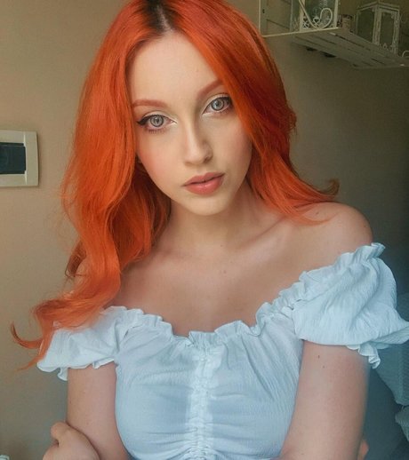 Mona Schon onlyfans strip