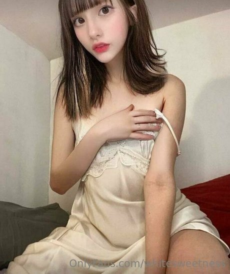 whitesweetness onlyfans model images