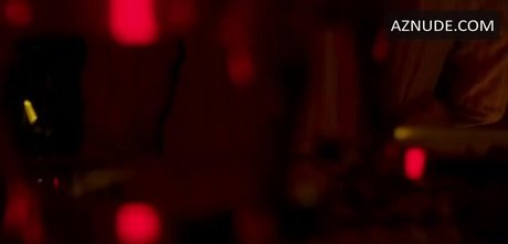 Betty Gilpin onlyfans model images