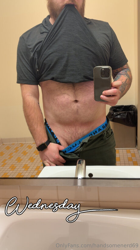 Handsomenerd69 naked onlyfans pics