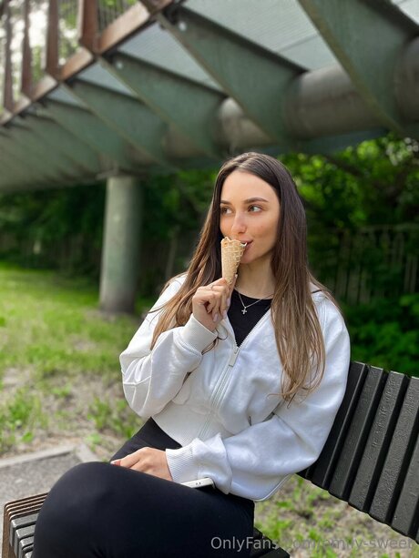 Emily Sweet Profile pic