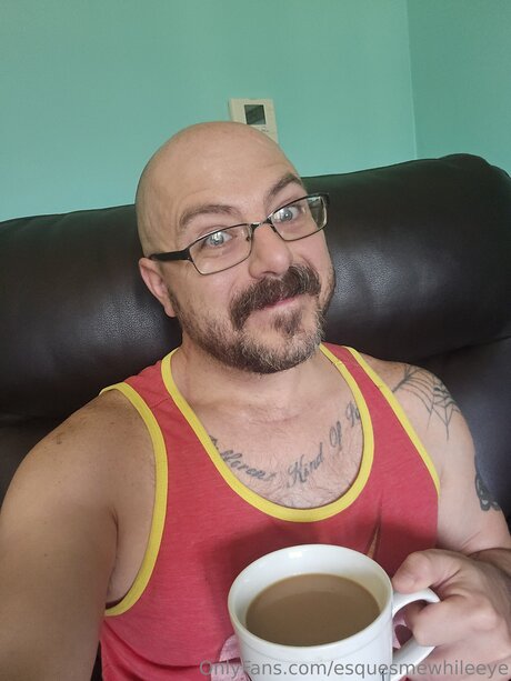 Esquesmewhileeye topless onlyfans