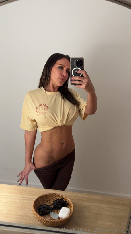 Evasfreepage onlyfans content