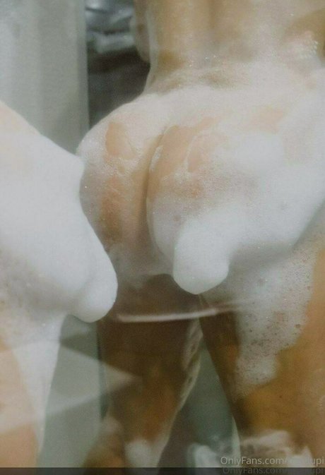 Thay Lupi onlyfans model images