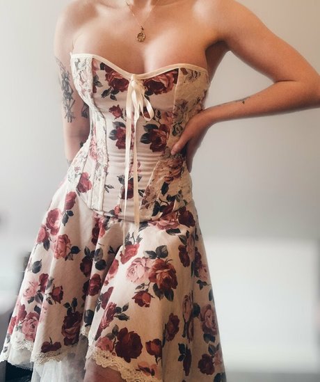 Janet Devlin onlyfans content