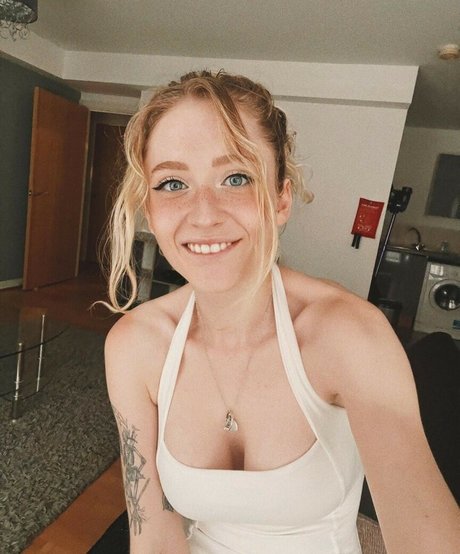 Janet Devlin onlyfans naked