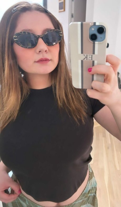 Emma Kenney onlyfans strip tease