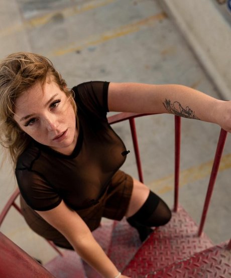 Lauren Brooks onlyfans model photo