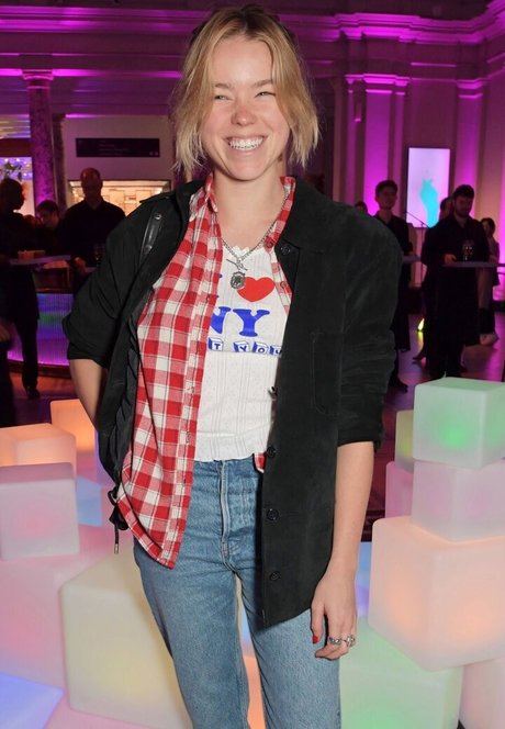 Milly Alcock onlyfans lesk