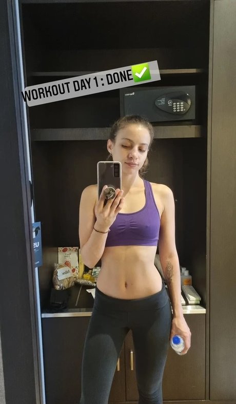 Laure Valee nude onlyfans