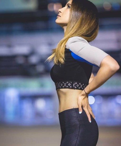 Laure Valee onlyfans model