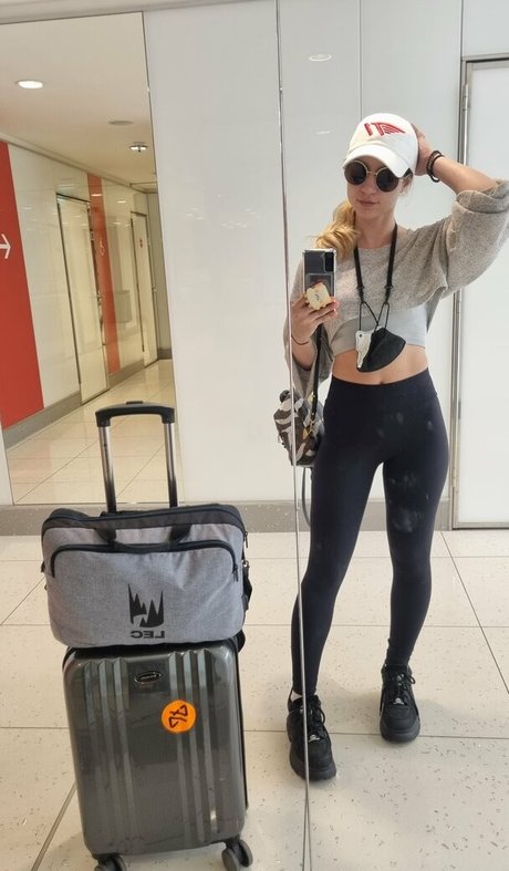 Laure Valee onlyfans archive