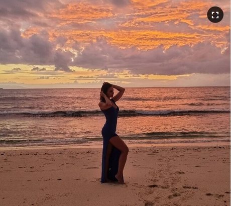 Laure Valee onlyfans sexy