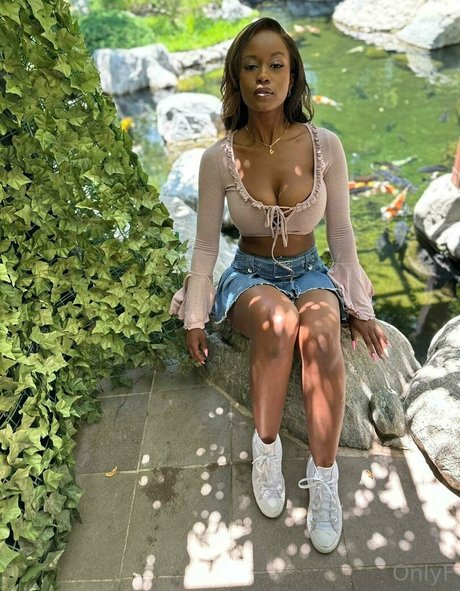 jezabelvisser onlyfans striptease