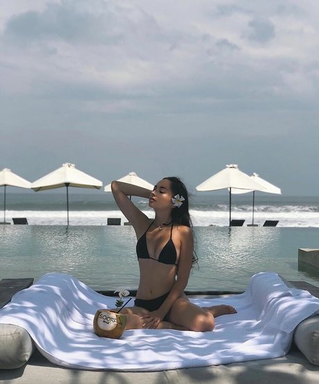 J Lou_ onlyfans strip tease